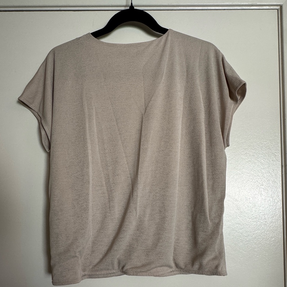 EXPRESS Relaxed V-Neck Ruched Tee (neutral) - Picture 2 of 6